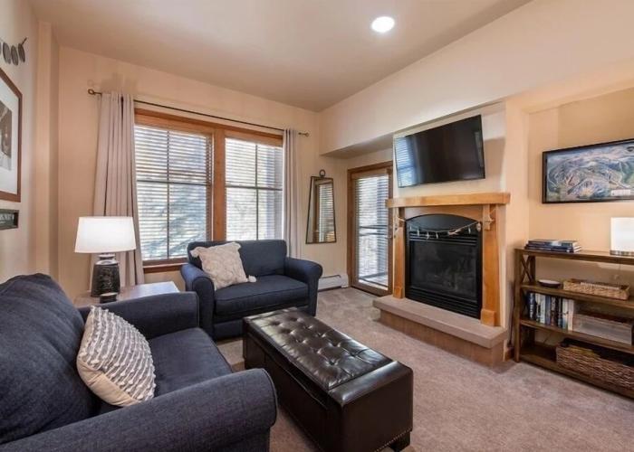 First Floor Riverside Condo Close to Slopes - Zephyr Mountain Lodge Premium-Rated 2108