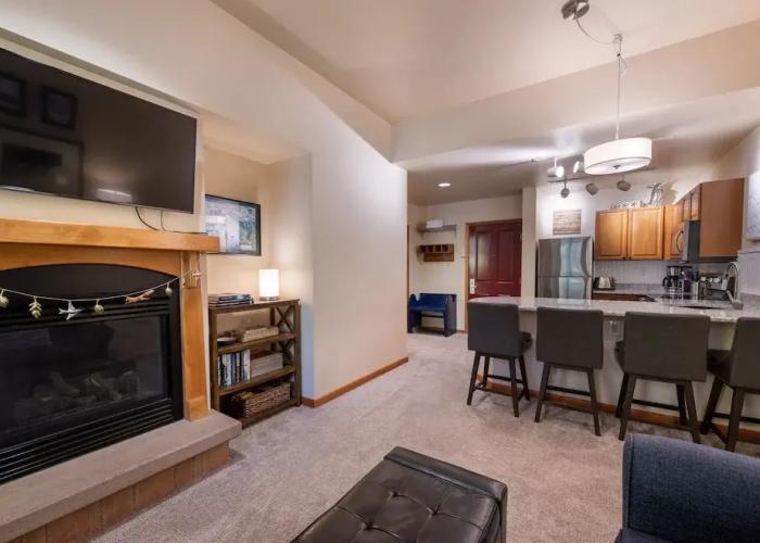 First Floor Riverside Condo Close to Slopes - Zephyr Mountain Lodge Premium-Rated 2108