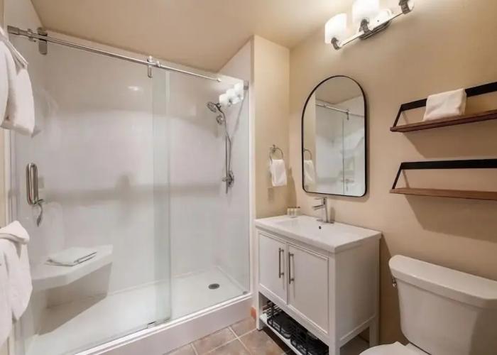 First Floor Riverside Condo Close to Slopes - Zephyr Mountain Lodge Premium-Rated 2108