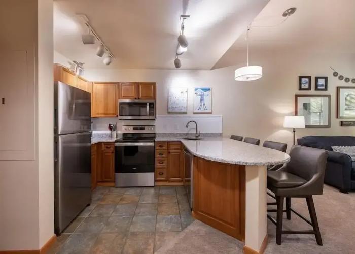 First Floor Riverside Condo Close to Slopes - Zephyr Mountain Lodge Premium-Rated 2108