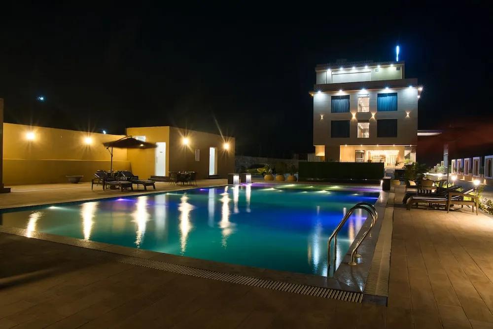 фото Sterling Pushkar