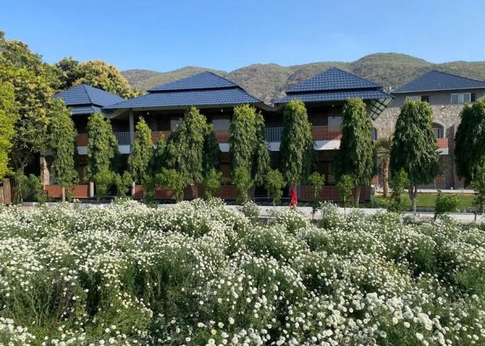Nature Retreat Resorts