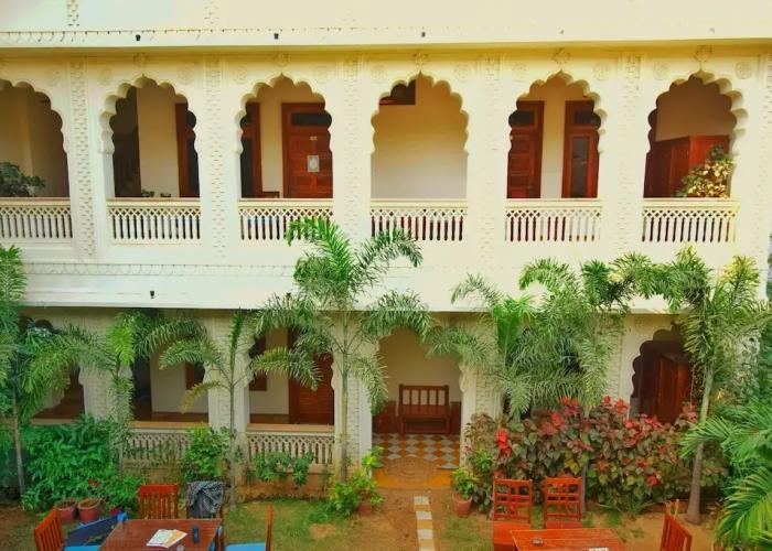 Banana Hostel