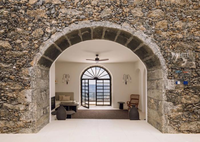 White Exclusive Suite & Villas