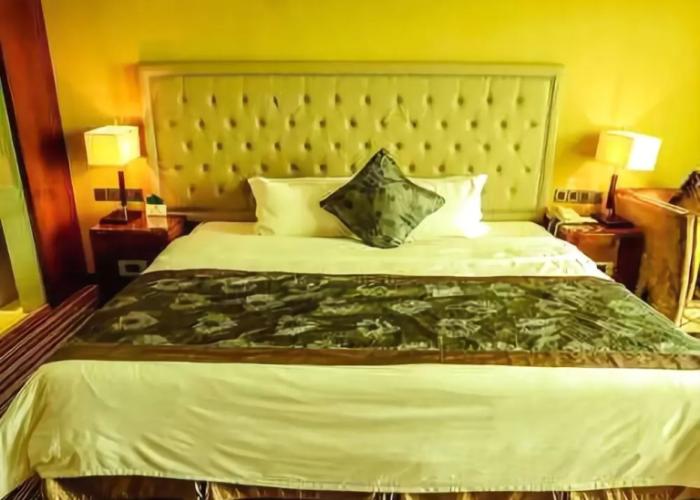 Holiday Hotel