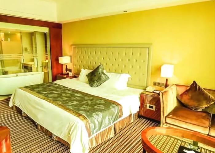Holiday Hotel