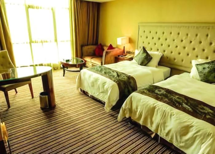 Holiday Hotel