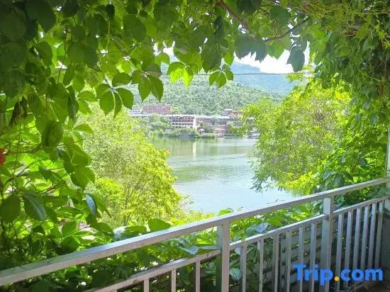 Ziyuexuan Farm Stay