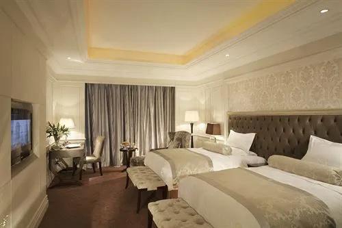 Golden Elephant Golf Hotel
