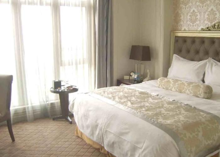 Golden Elephant Golf Hotel