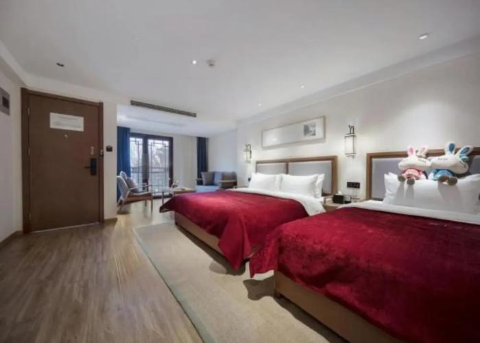 Qianna Bianyuan Hotel