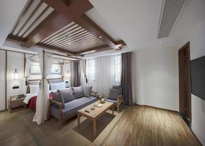 Qianna Bianyuan Hotel