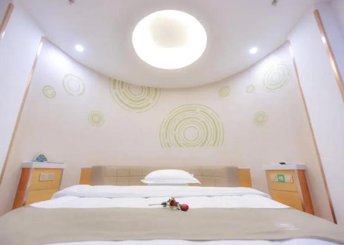 GreenTree Inn Henan Kaifeng Jinming District Jinming Square Little Song City Business Hotel