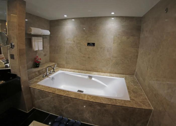 Jiangmen Gladden Hotel