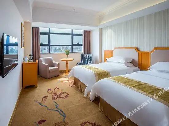 Vienna 3 Best Hotel (Maoming Yanjiang Building)