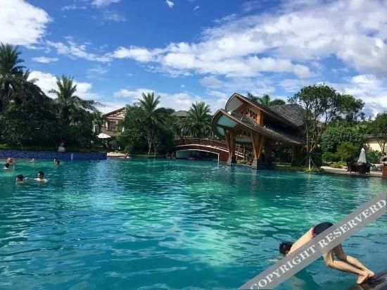 Baodun Lake Hushan Hot Spring Resort
