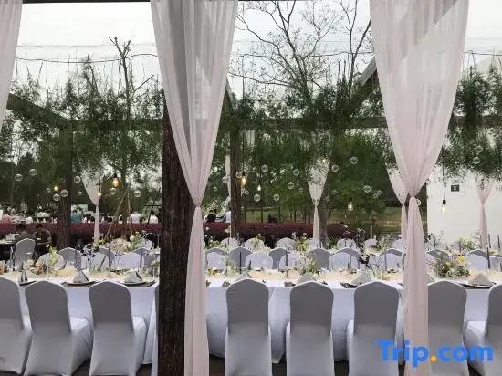 Yingde Jiqingli Xianhu · Yiluan Fenglu Hot Spring Resort Hotel