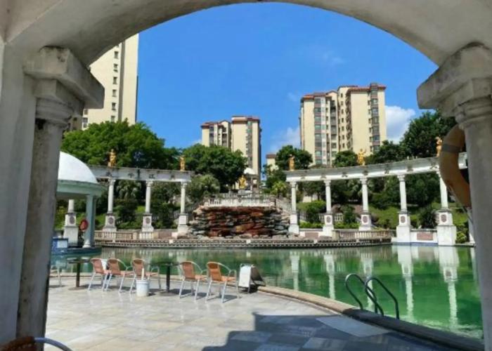 Qianjiang Hot Spring Hotel