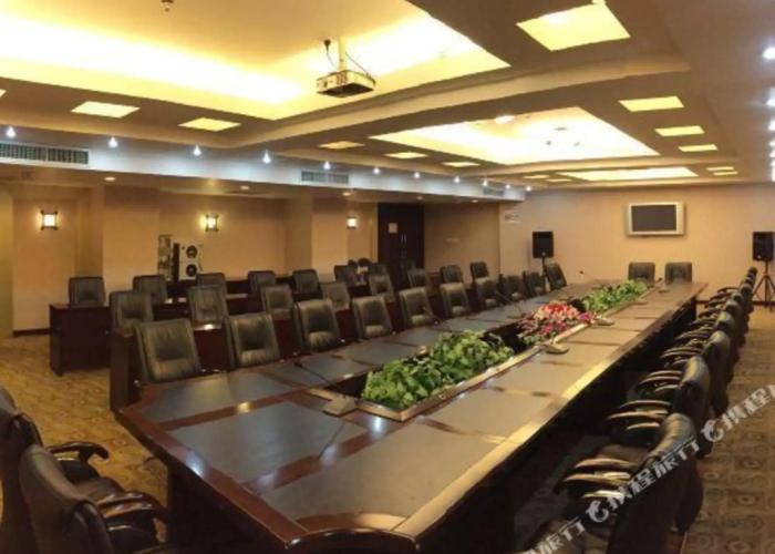 Qianjiang Hot Spring Hotel