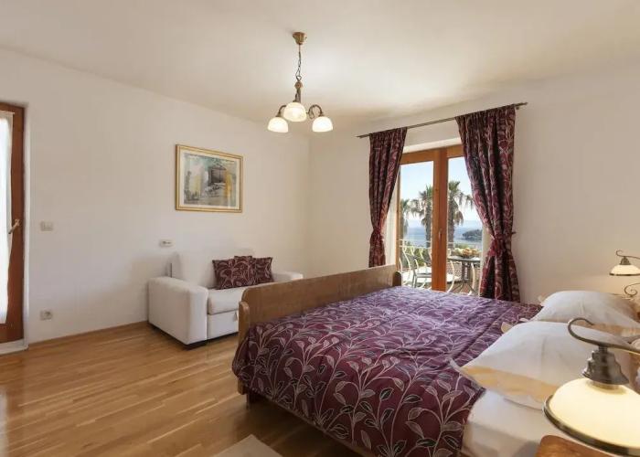 Child-friendly Villa With Private Swimming Pool and sea View in Sumartin, Brac Island