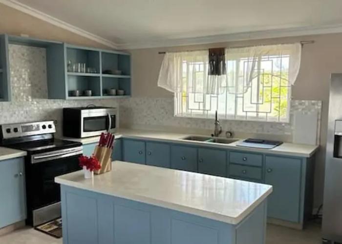 Welcome to Hope Winds, a Charming Property Ranch-style House on a Seren
