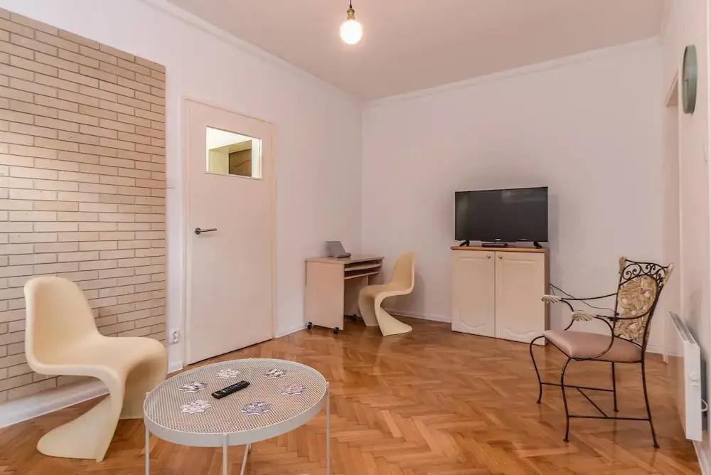 фото Two Bedroom Parensov Central Apartment