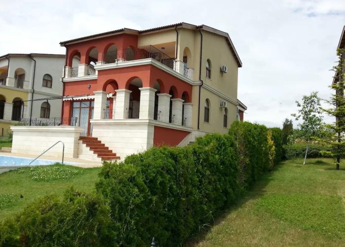 Lighthouse Luxe Estate Apart & Villas