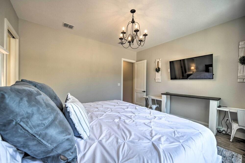 Brand New Modern Canyon Lake Escape w/ Fire Pit!