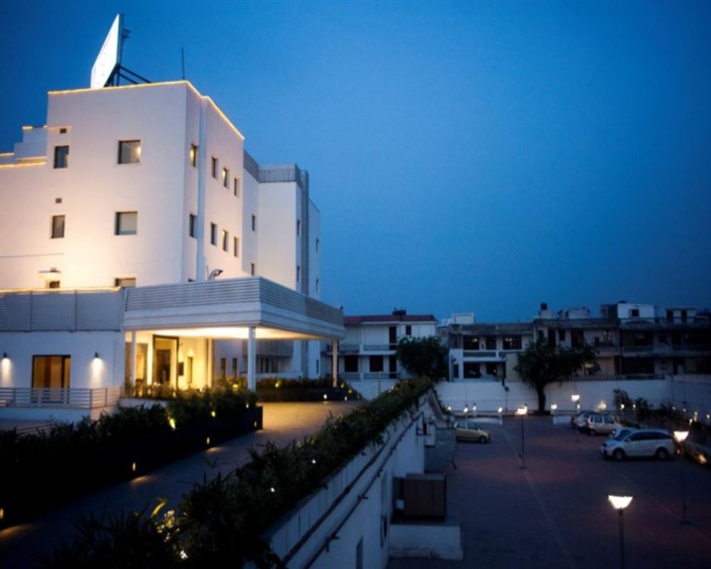 Vibe By The Lalit Traveller