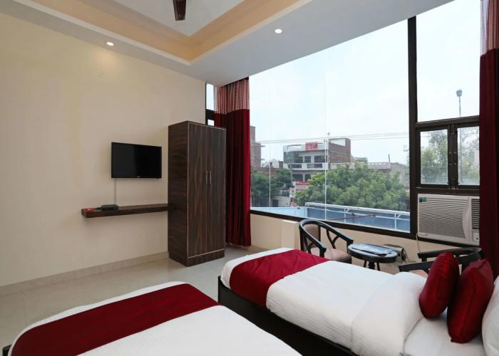 OYO 9275 Hotel Royal Inn