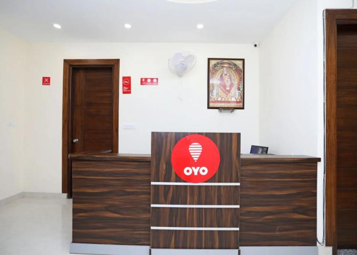 OYO 9275 Hotel Royal Inn