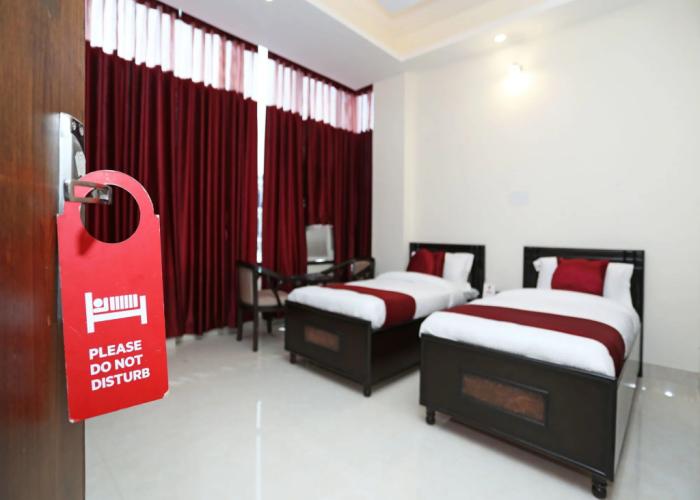 OYO 9275 Hotel Royal Inn