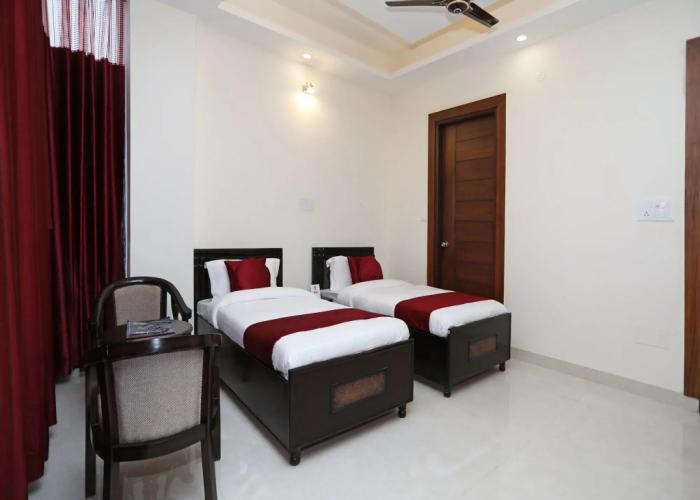 OYO 9275 Hotel Royal Inn