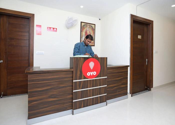 OYO 9275 Hotel Royal Inn