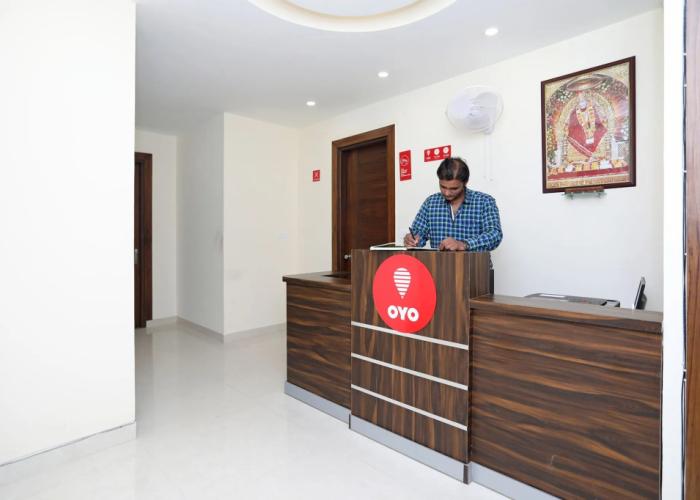 OYO 9275 Hotel Royal Inn
