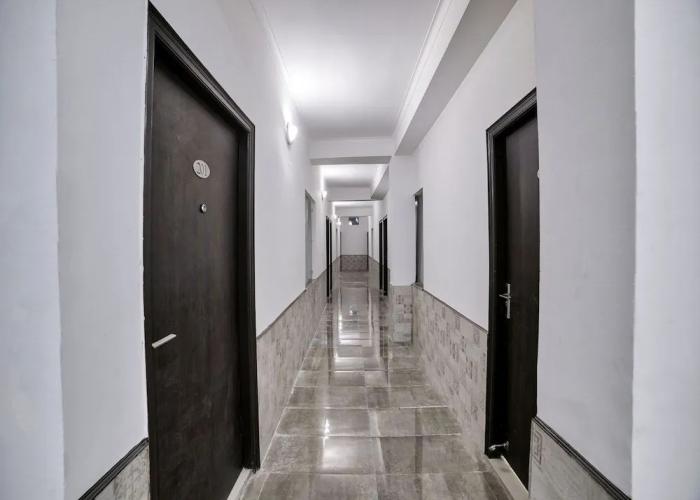 OYO 13637 Crown Residency