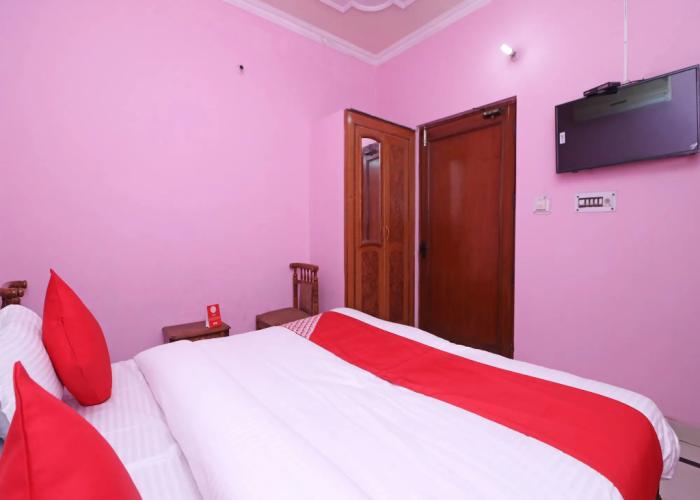 OYO 26906 Hotel Tarang