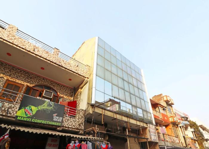 OYO 26906 Hotel Tarang