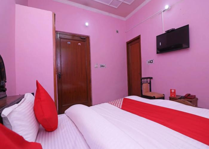 OYO 26906 Hotel Tarang