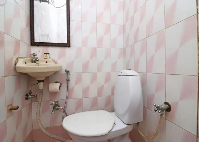 OYO 26906 Hotel Tarang