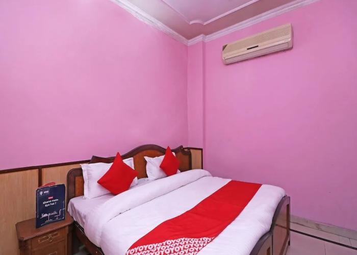 OYO 26906 Hotel Tarang