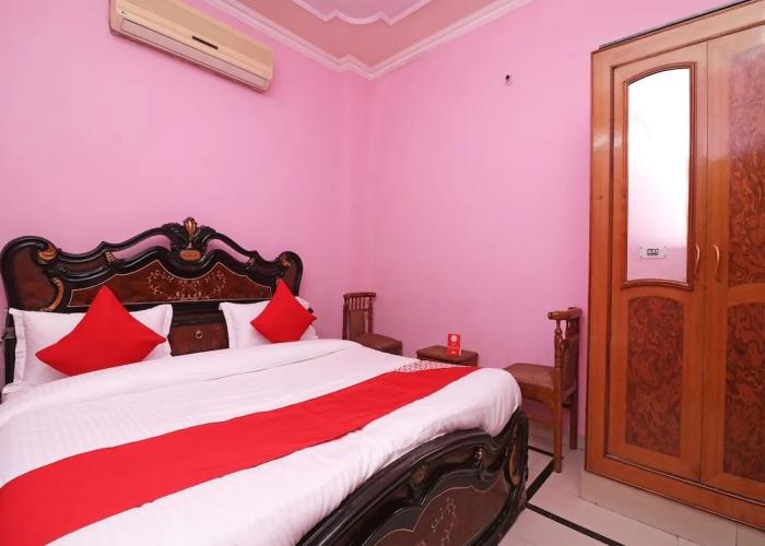 OYO 26906 Hotel Tarang