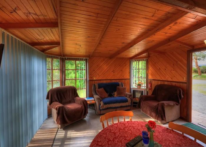 Stanley Lakeside Spa Cabins