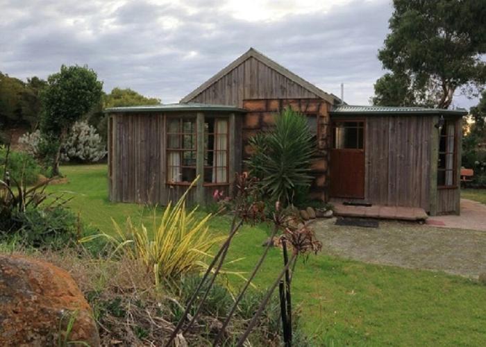 Stanley Lakeside Spa Cabins