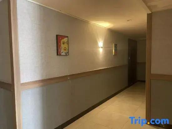 Yangjiang Naqiaorui Hotel (Baili Plaza)