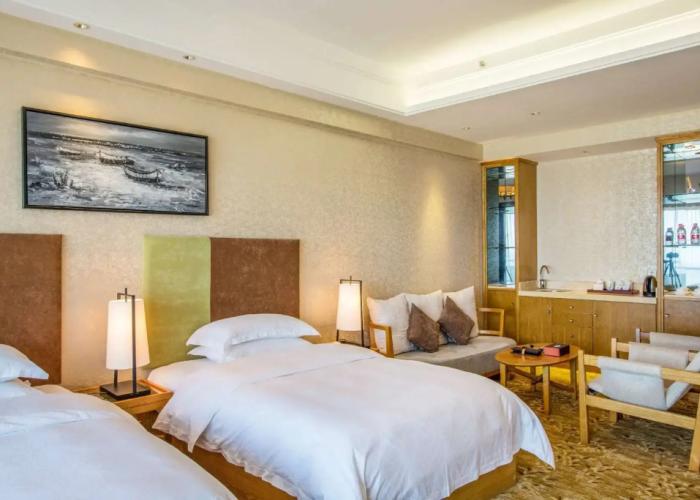 Days Hotel and Suites Yangjiang