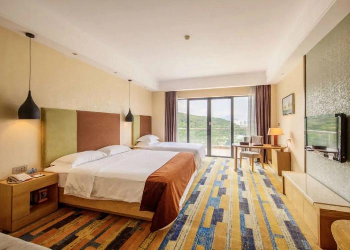 Days Hotel and Suites Yangjiang