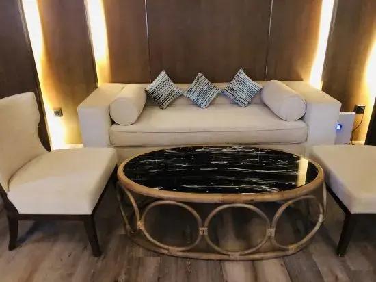 Karen Le Business Hotel