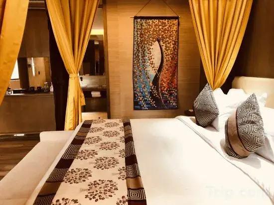 Karen Le Business Hotel