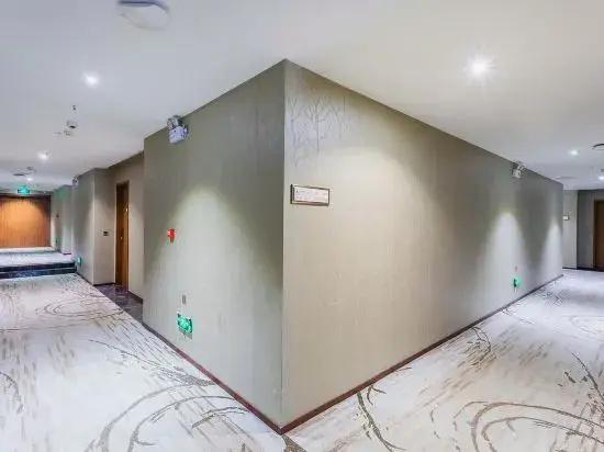 Jurassic Hotel
